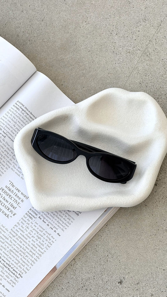 The Kasia Sunglasses - Black / Black
