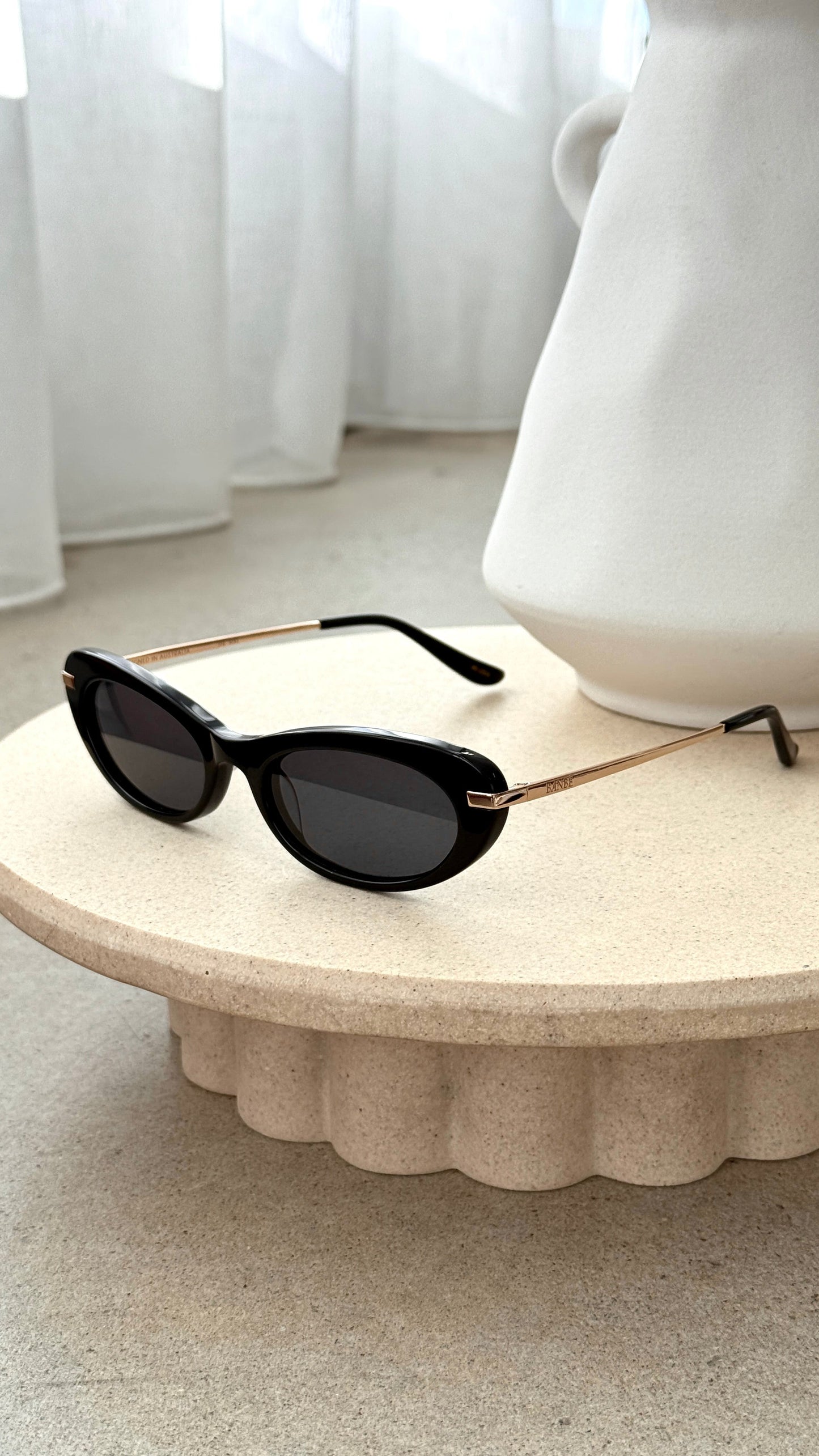 The Rae Sunglasses - Black / Black