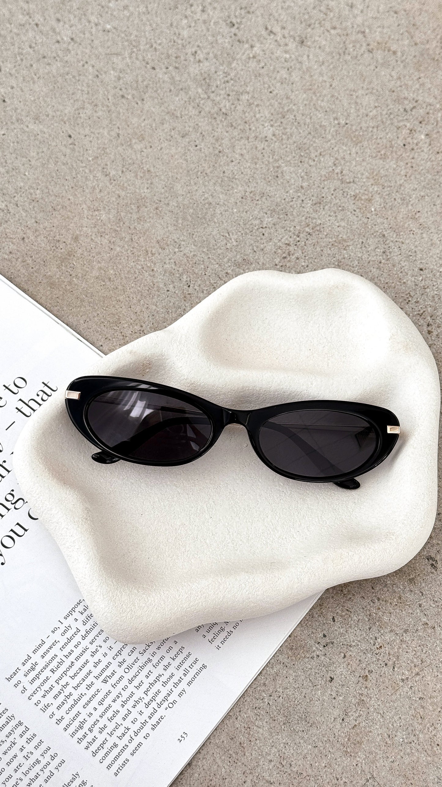 The Rae Sunglasses - Black / Black